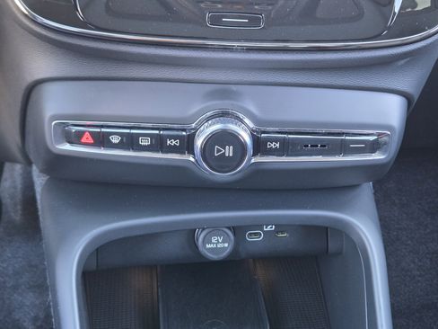 Certified 2025 Volvo XC40 B5 Core w/ Protection Package Premier image 26