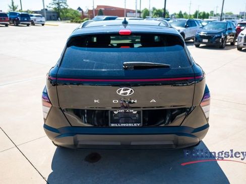 Used 2025 Hyundai Kona SEL FWD image 4