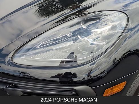 Used 2024 Porsche Macan AWD/4WD image 11