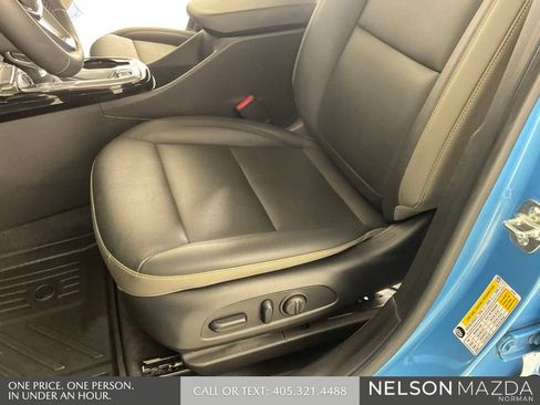 Used 2025 Chevrolet Trax ACTIV w/ Sunroof Package FWD image 26