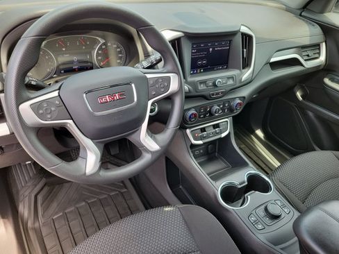 Used 2024 GMC Terrain SLE w/ Driver Convenience Package FWD image 12