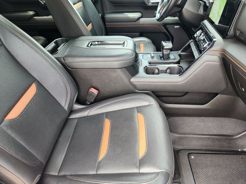 Used 2022 GMC Sierra 1500 AT4 w/ AT4 Premium Package AWD/4WD image 12