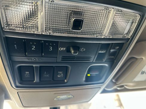 Used 2018 Toyota 4Runner Limited image 33