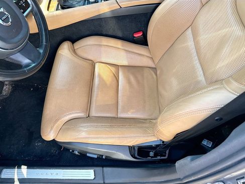 Used 2018 Volvo S90 T6 Inscription w/ Convenience Package image 21