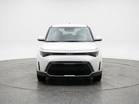 Used 2025 Kia Soul LX w/ LX Technology Package FWD image 2