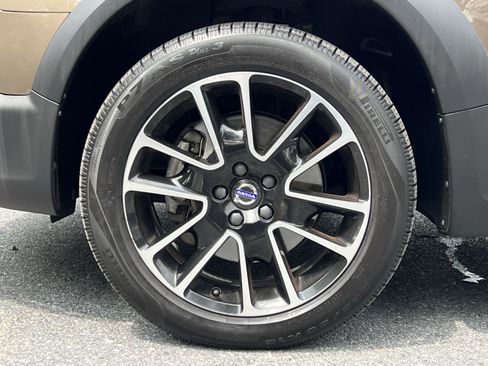 Used 2016 Volvo XC70 T5 Platinum w/ Climate Package AWD/4WD image 17