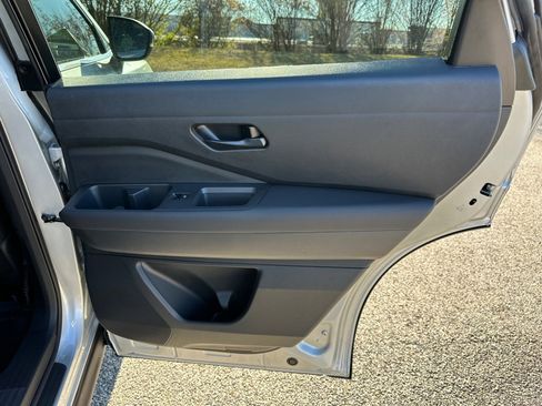 New 2025 Nissan Pathfinder SV w/ Black Appearance Package image 17