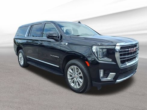 Certified 2023 GMC Yukon XL SLT w/ SLT Premium Package AWD/4WD image 8