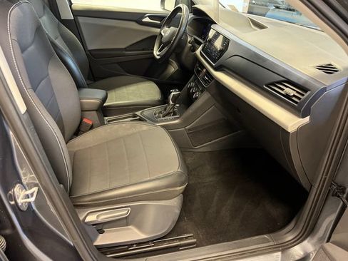 Certified 2022 Volkswagen Taos SE FWD image 10