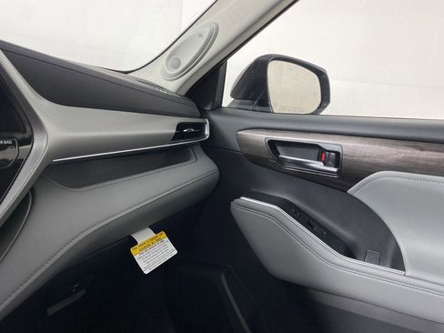 New 2026 Toyota Highlander Platinum image 25