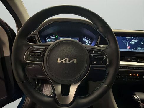 Used 2022 Kia Niro EX Premium FWD image 22