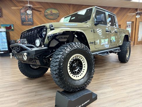 New 2025 Jeep Gladiator Willys image 3