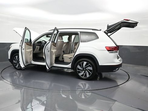 Used 2024 Volkswagen Atlas SE w/ Panoramic Sunroof Package FWD image 37