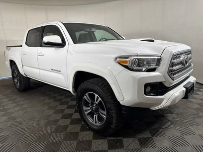 Used 2017 Toyota Tacoma TRD Sport w/ Tow Package (A/T)