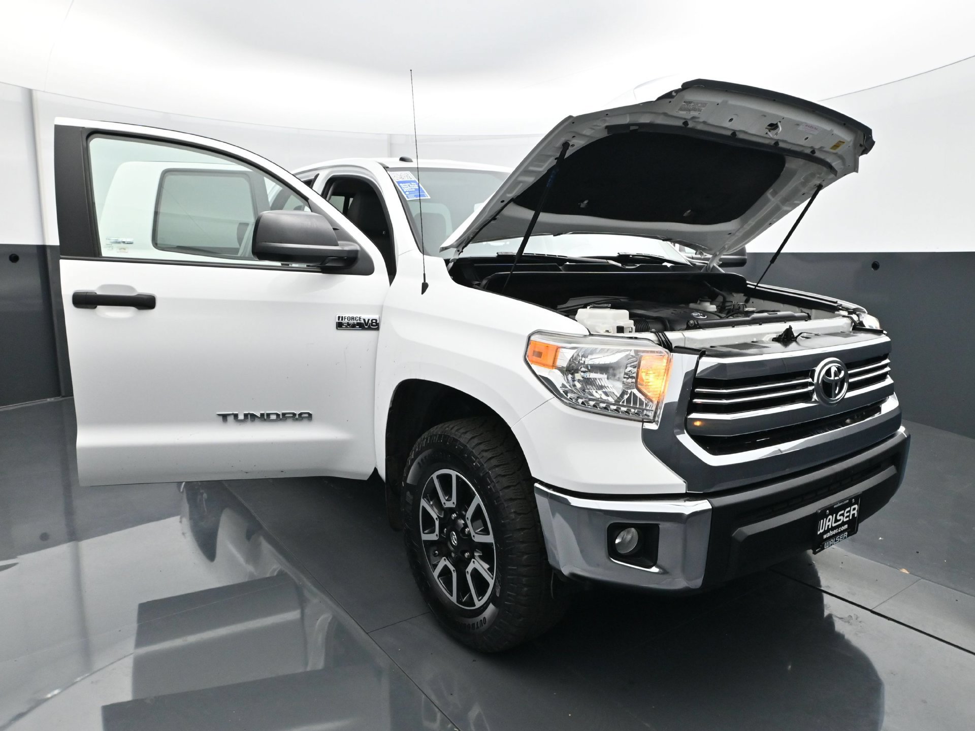 Used 2017 Toyota Tundra SR5 w/ TRD Off Road Package AWD/4WD image 32