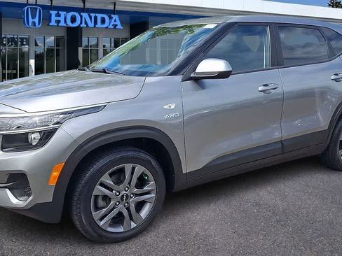 Used 2023 Kia Seltos LX AWD/4WD image 4