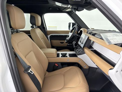 New 2026 Land Rover Defender 110 X-Dynamic SE image 32