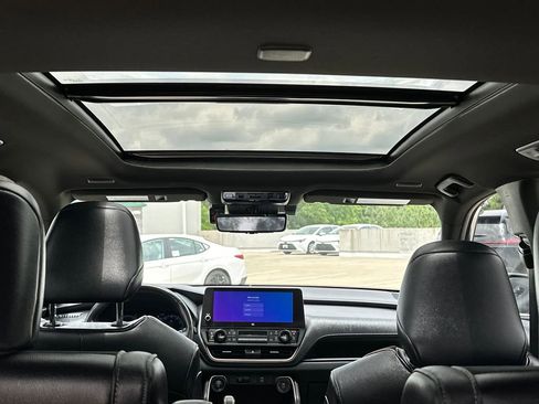 Used 2024 Toyota Grand Highlander AWD Hybrid image 8