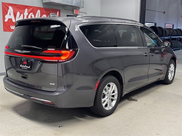Used 2022 Chrysler Pacifica Touring AWD/4WD image 8