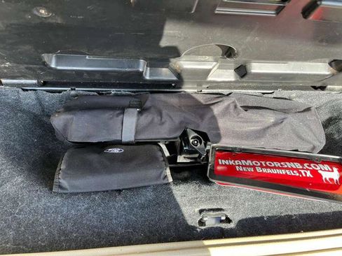 Used 2016 Ford Expedition XLT image 10