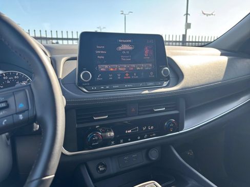 Used 2025 Nissan Rogue SV FWD image 19