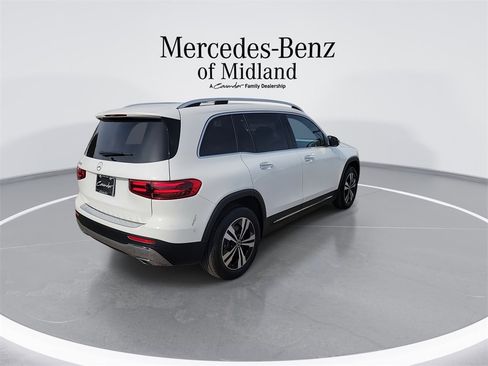 New 2025 Mercedes-Benz GLB 250 image 8