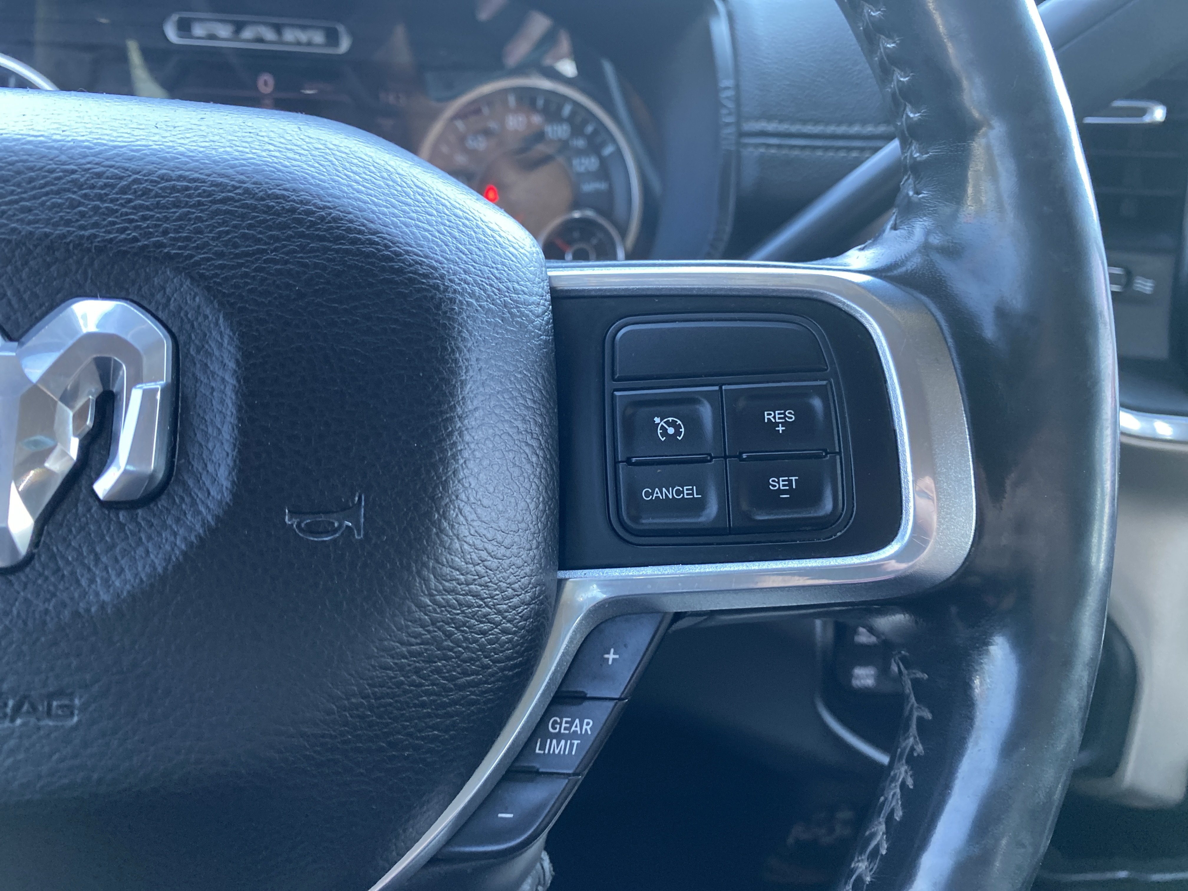 Used 2019 RAM 3500 Laramie AWD/4WD image 17