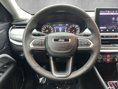 Used 2022 Jeep Compass Latitude image 12