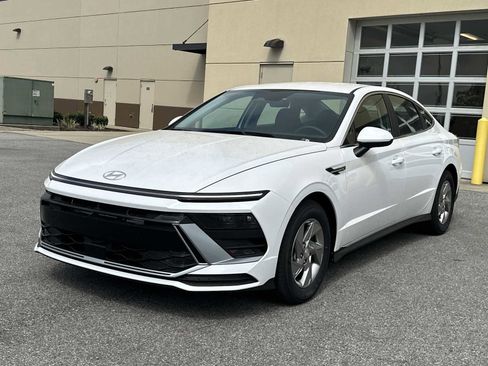 New 2026 Hyundai Sonata SE FWD image 3