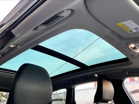 Used 2019 Volvo XC60 T6 Momentum w/ Premium Package image 13