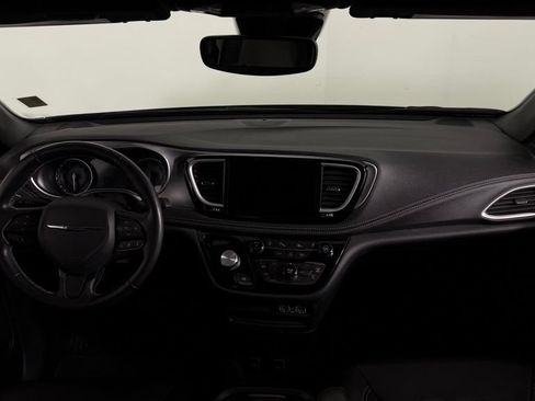 Used 2021 Chrysler Pacifica Touring-L w/ S Appearance Package FWD image 33
