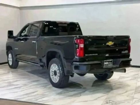 Used 2022 Chevrolet Silverado 2500 High Country w/ Safety Package II image 8
