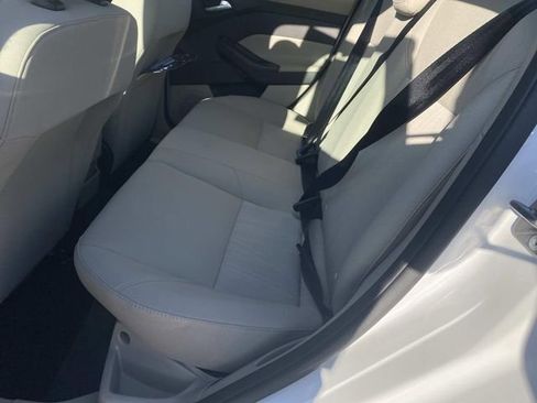 Certified 2018 Ford Focus SE image 15