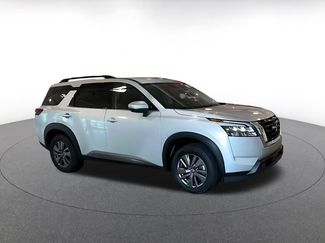 Used 2025 Nissan Pathfinder SV FWD video 2