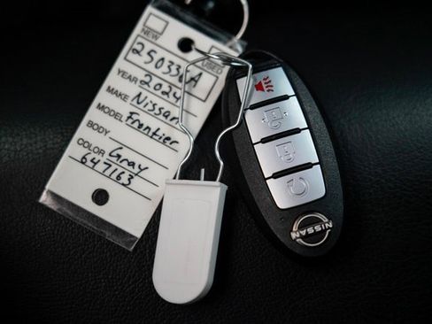 Used 2024 Nissan Frontier PRO-4X w/ Pro Premium Package image 26