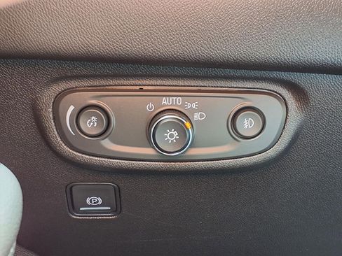 Used 2022 GMC Terrain SLT w/ Elevation Edition image 23