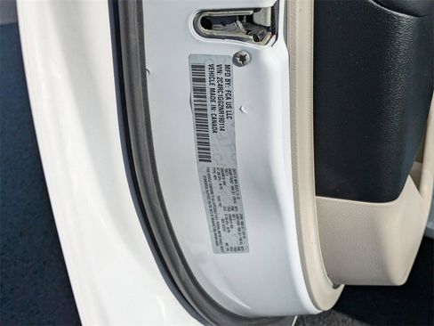 Used 2022 Chrysler Pacifica Limited image 26