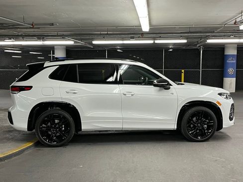 New 2026 Volkswagen Tiguan SE R-Line image 40