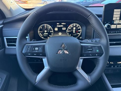 New 2025 Mitsubishi Outlander SE image 14