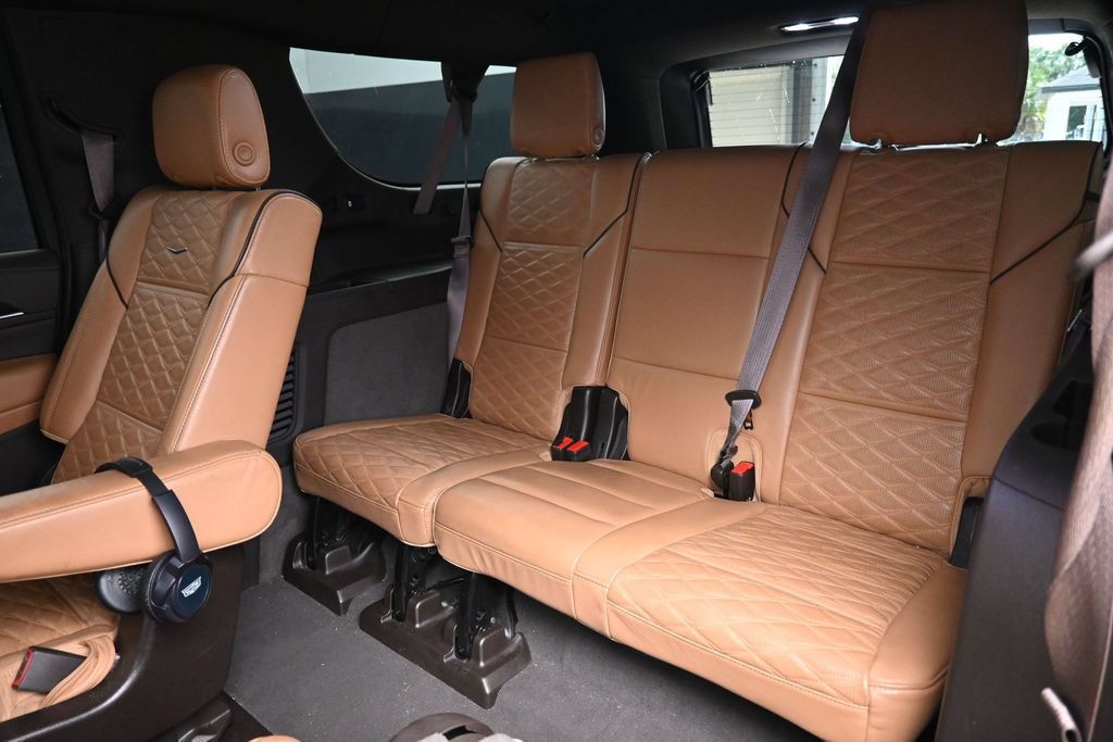Used 2022 Cadillac Escalade ESV Premium Luxury w/ Performance Package AWD/4WD image 15