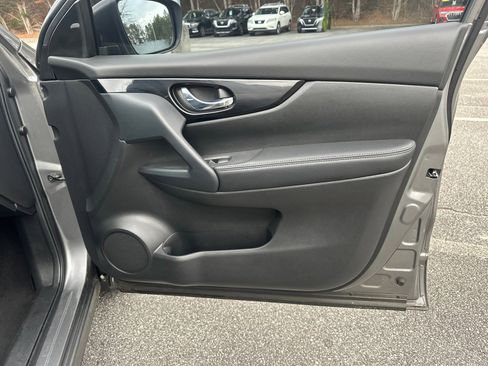 Used 2020 Nissan Rogue Sport SV image 14