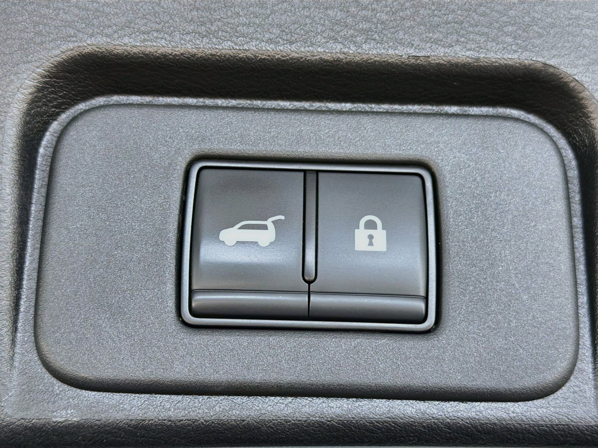 Used 2025 Nissan Rogue SV AWD/4WD image 29