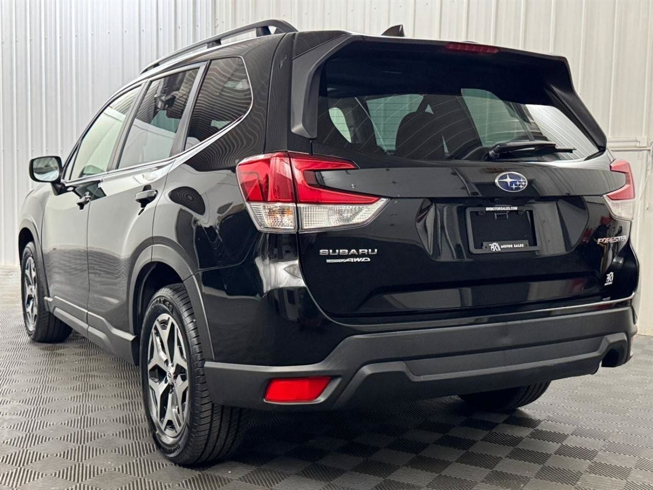 Used 2023 Subaru Forester Premium AWD/4WD image 3