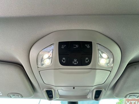 Used 2024 Chrysler Pacifica Limited FWD image 17