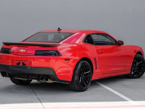 Used 2015 Chevrolet Camaro SS w/ SS Performance Package RWD image 4