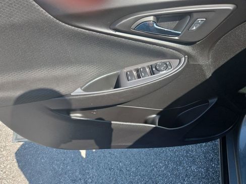 Used 2025 Chevrolet Malibu LT FWD image 11