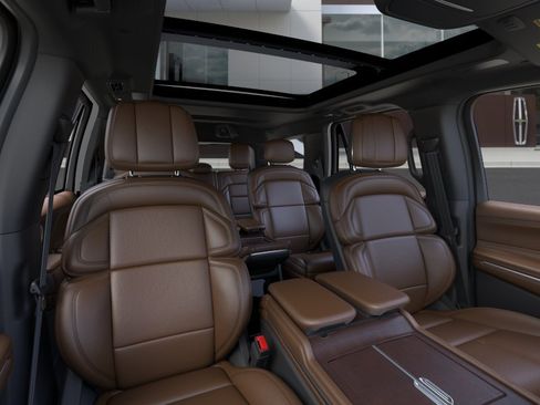 New 2026 Lincoln Navigator Reserve AWD/4WD image 10
