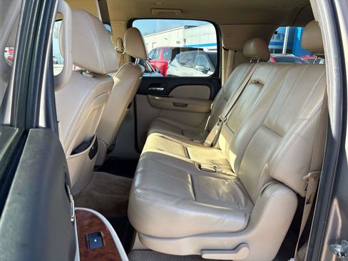 Used 2007 Chevrolet Suburban LT w/ LT Preferred Equipment Group image 13