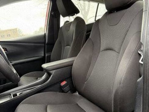 Used 2022 Toyota Prius LE image 12