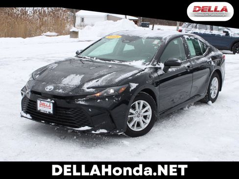 Used 2025 Toyota Camry LE image 1